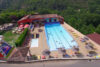 vue-aerienne-piscine-jeu-gonflable-cascade